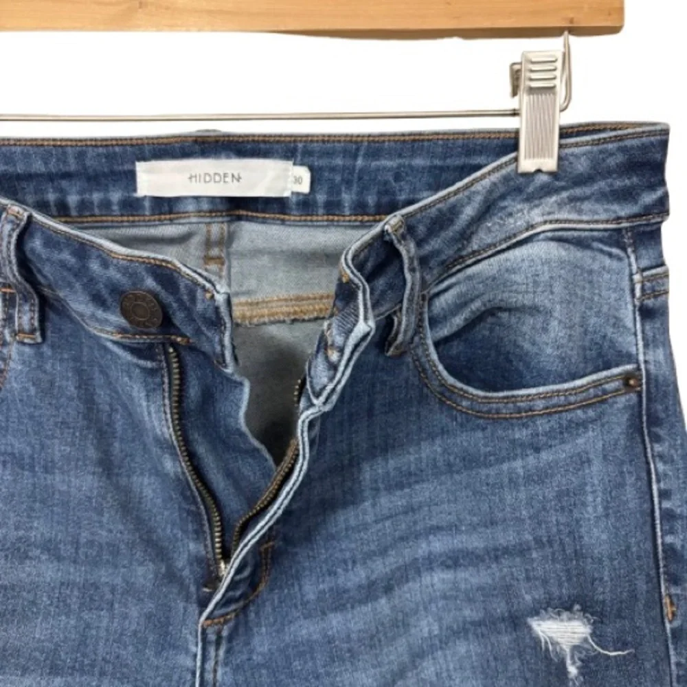 Hidden distressed stretch